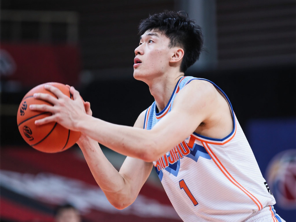 齐麟底角三分得分上双，新疆关键时刻领先北控6分